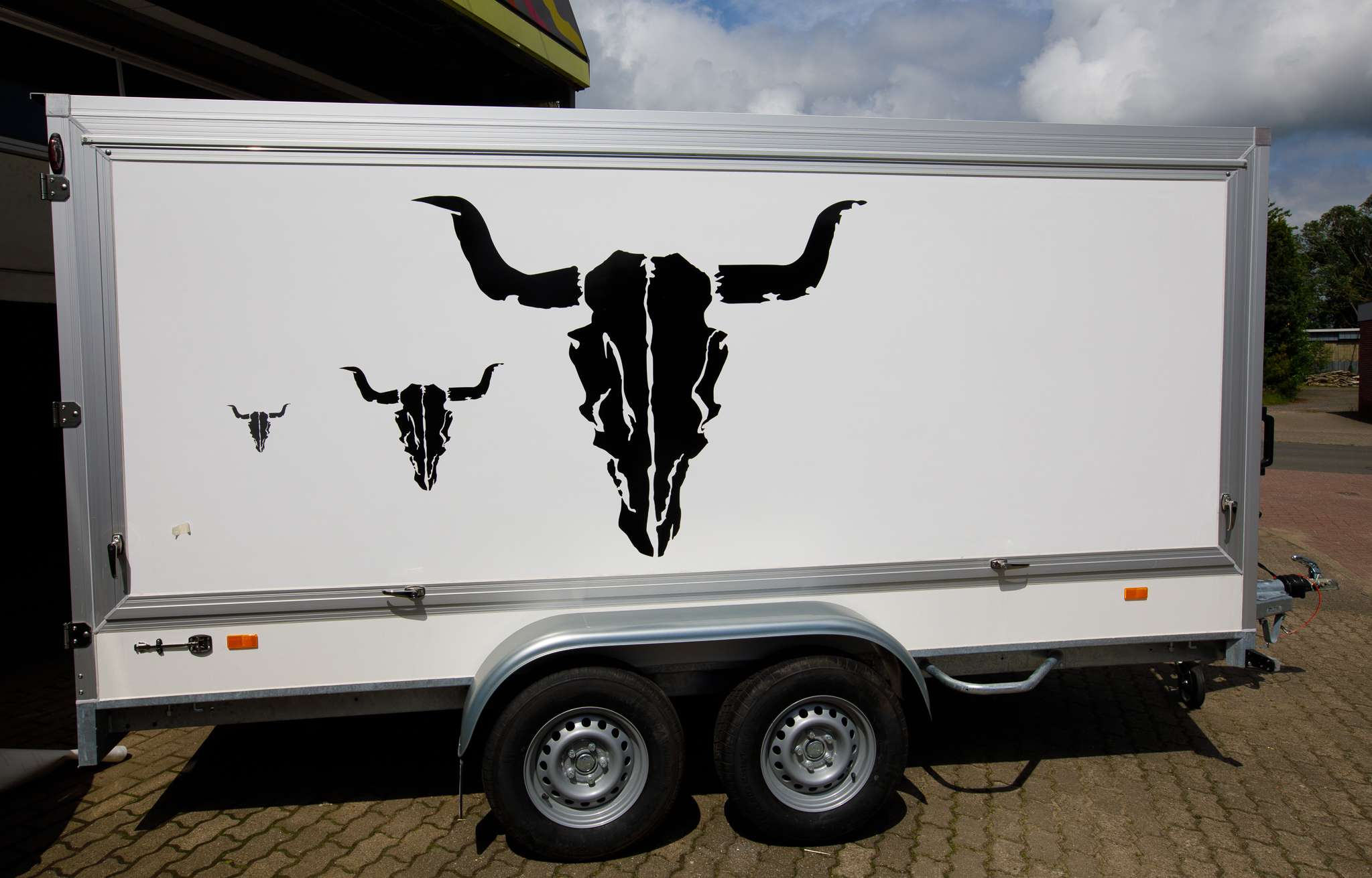 W:O:A - Outdoor Car Sticker - Bullhead - XXL (1,5x1,18m) image