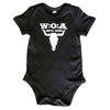 W:O:A - Baby Body - Logo - schwarz