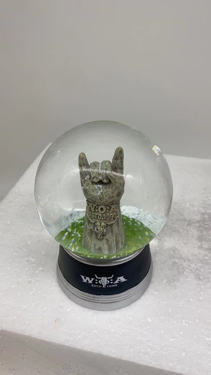 W:O:A - Schneekugel - Totempfahl