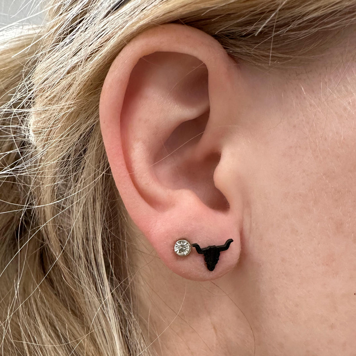 W:O:A - Ohrstecker 2er Set - Bullhead schwarz