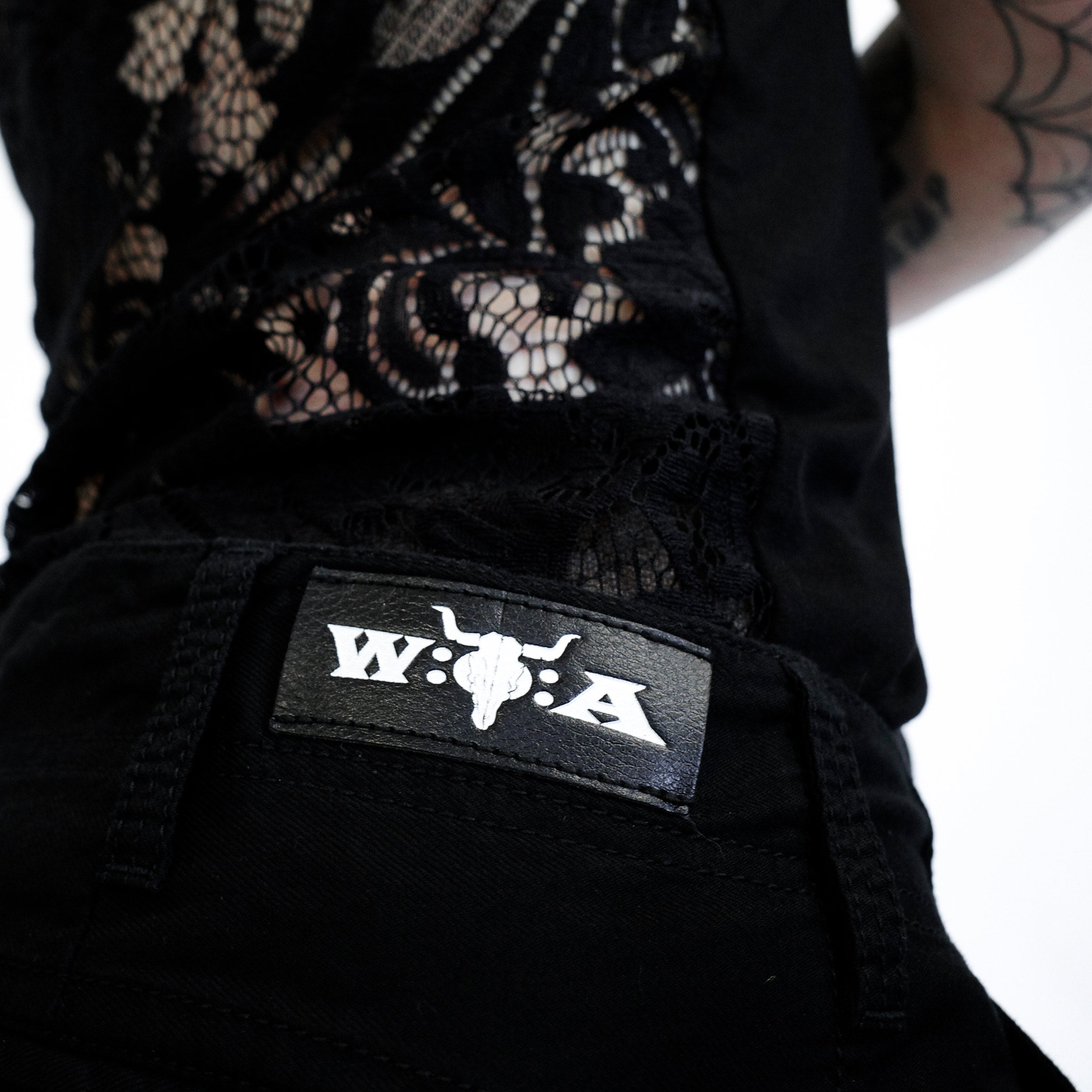 W:O:A - Shorts Woman image