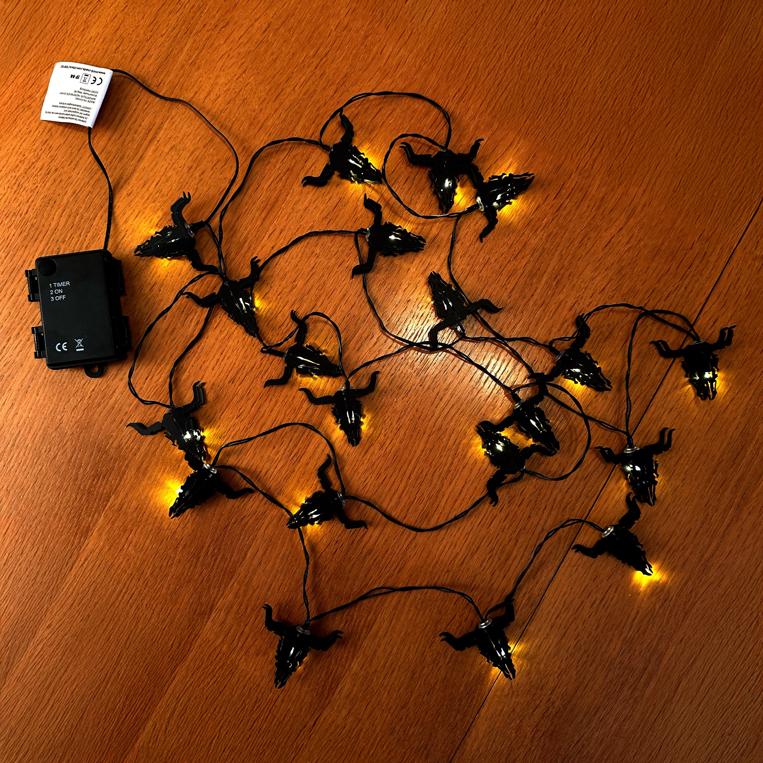 W:O:A - Lichterkette image